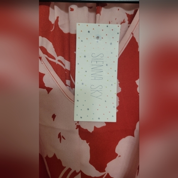 NWT PUFF SLEEVES SIENNA SKY TOP SIZE M - Picture 4 of 5